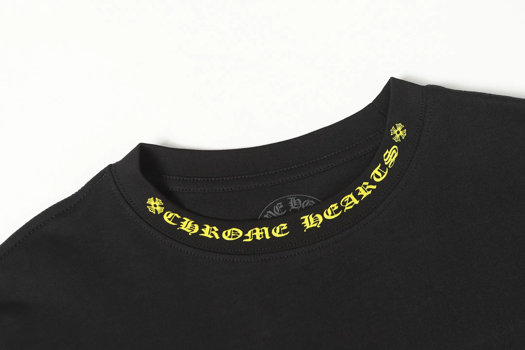 P160 Cross-border model, please do not place an order if you pursue perfection -Chrome Hearts/Chrome Hearts 23ss Sanskrit printed popular long-sleeved T-shirt -High weight, high density and high quality. The wool is soft, delicate and skin-friendly. It feels soft and silky. It has excellent warmth and skin-friendly properties. -Customized weaving and dyeing, no color difference. No matter the fabric or workmanship details, it beats the ordinary version on the market. -Colour: black -Size: S M L XL